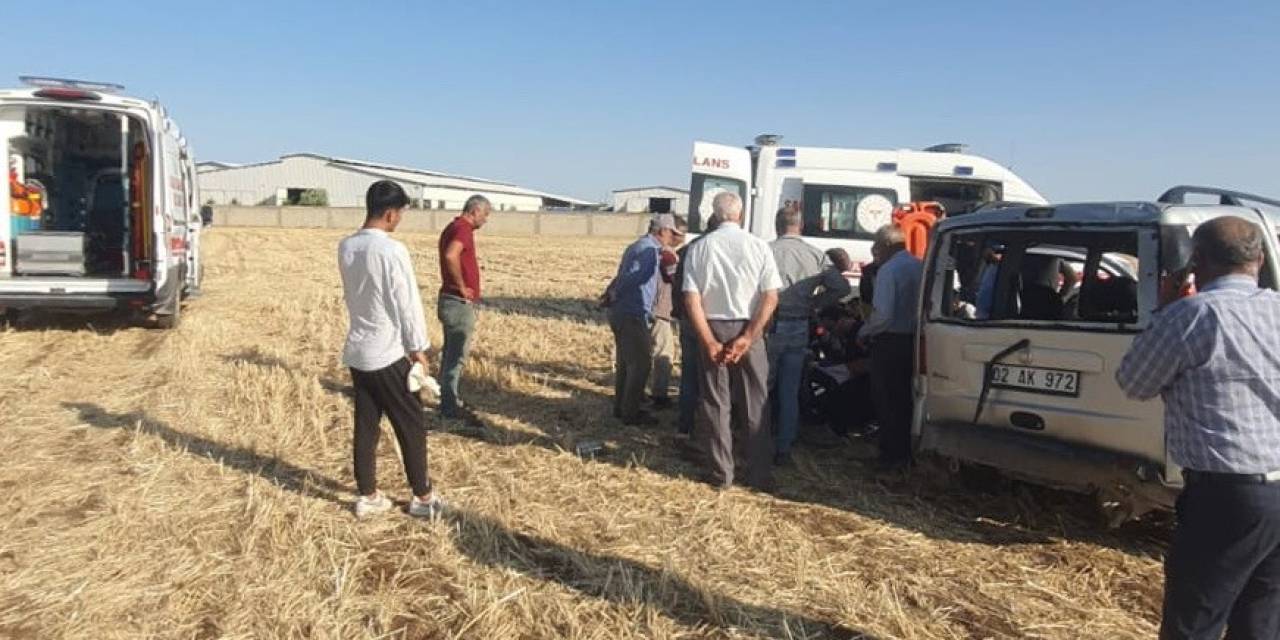 Hafif Ticari Araç Takla Attı: 2 Yaralı