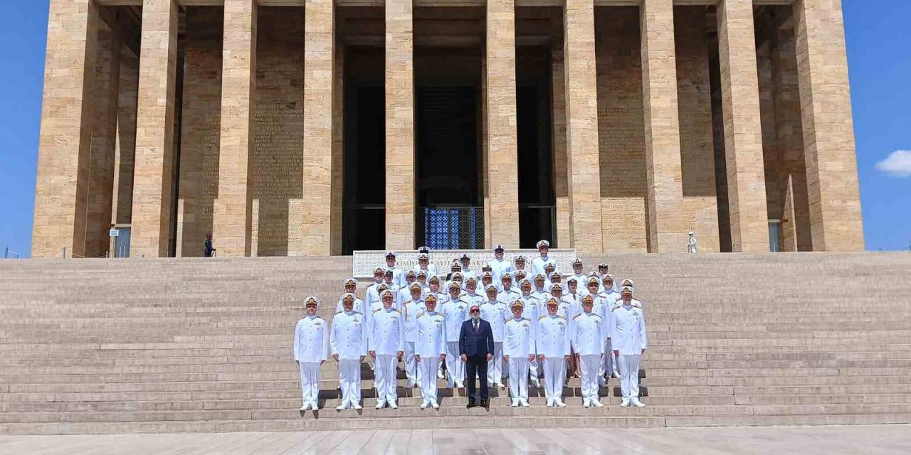 Sahil Güvenlik Komutanlığı, Kuruluşunun 43. Yıl Dönümü Dolayısıyla Anıtkabir’i Ziyaret Etti