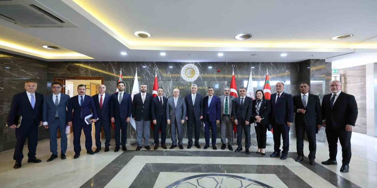 Ticaret Bakanı Bolat, Uluslararası Nakliyeciler Derneği Üyeleriyle Bir Araya Geldi
