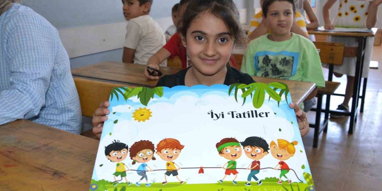 Öğrenciler Karne Mutluluğu Yaşadı