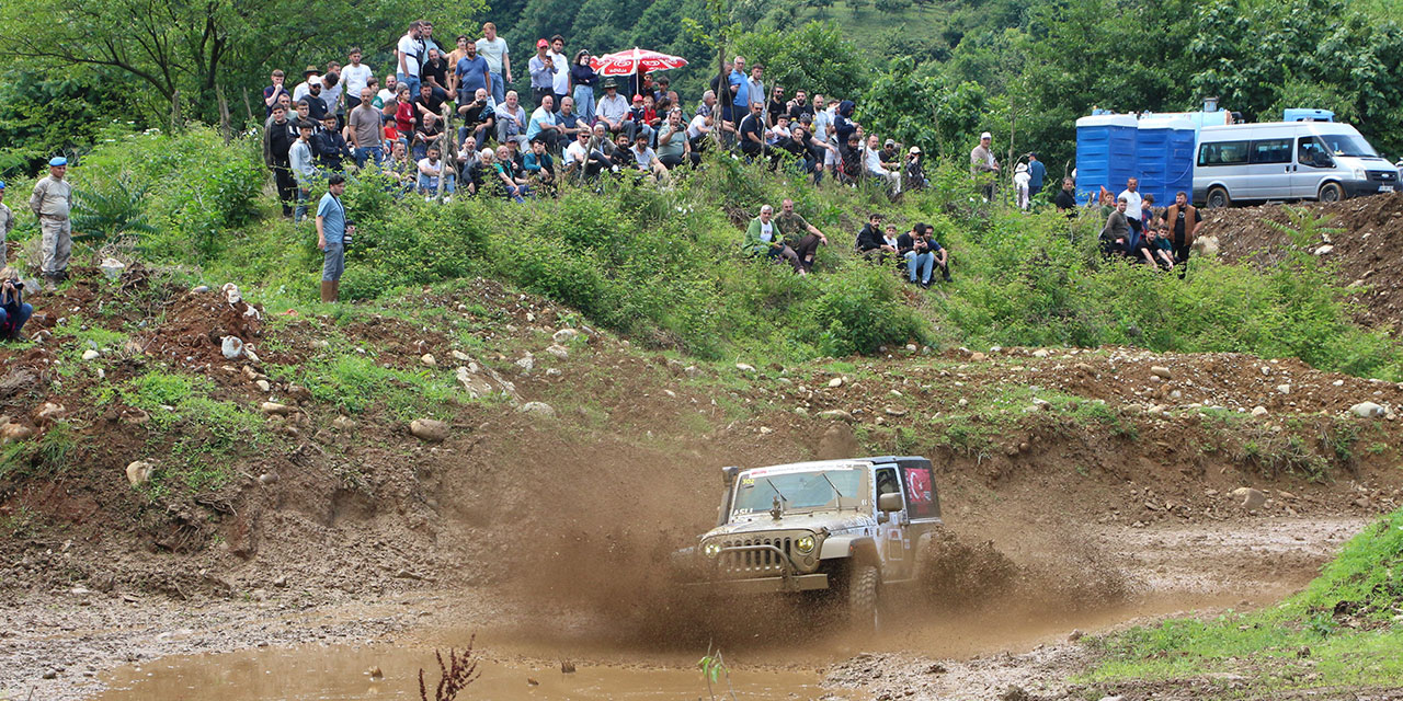 Rize'de Off-Road yarışları nefesleri kesti