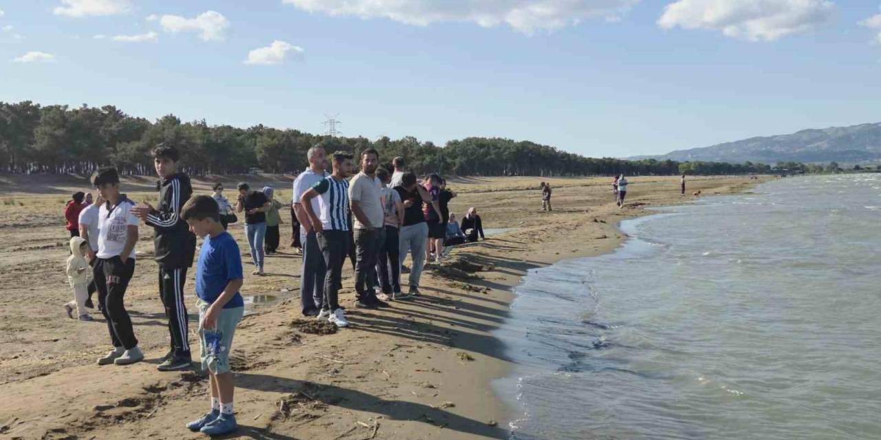 İznik Gölü’ne Giren İki Kuzenin Cansız Bedenlerine Ulaşıldı