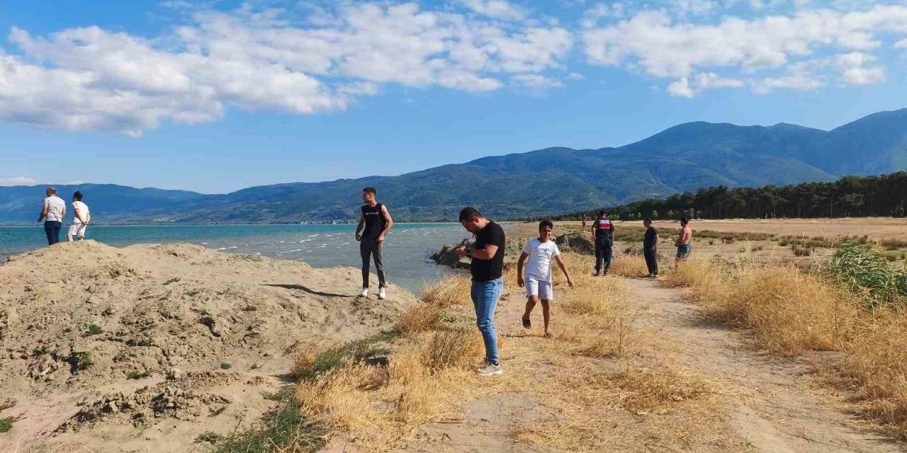 İznik Gölü’ne Giren İki Kuzen Kayboldu