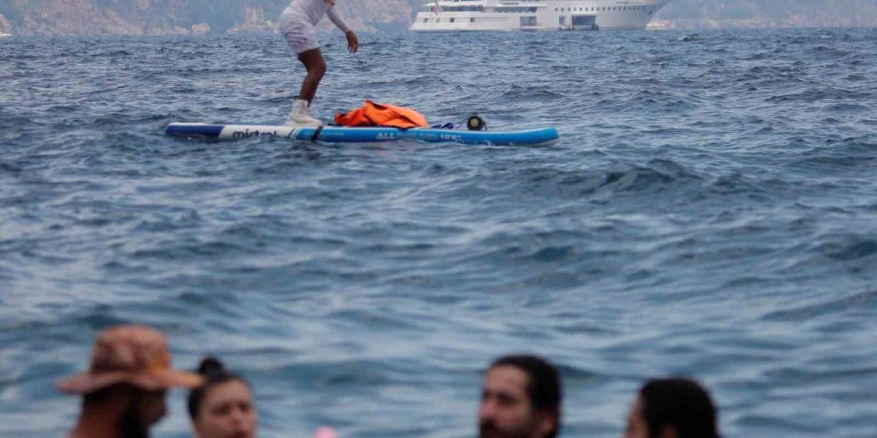 Termometreler 33 Dereceyi Gösterdi, Konyaaltı Sahili Doldu Taştı