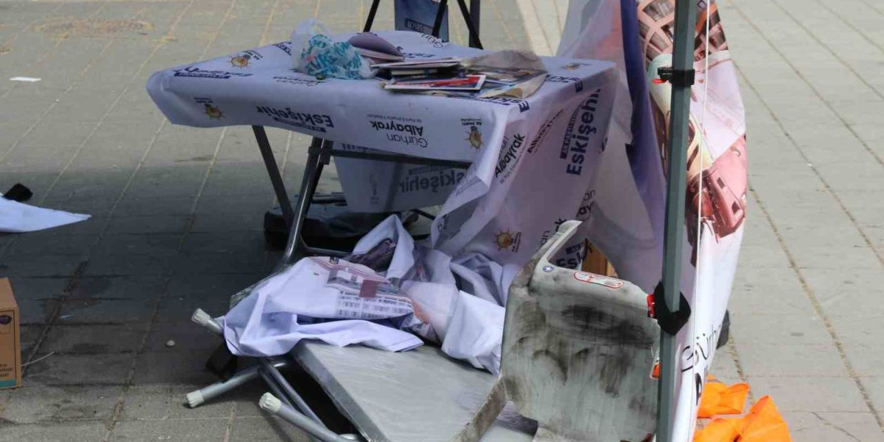 Eskişehir’de Ak Parti Standına Saldırı