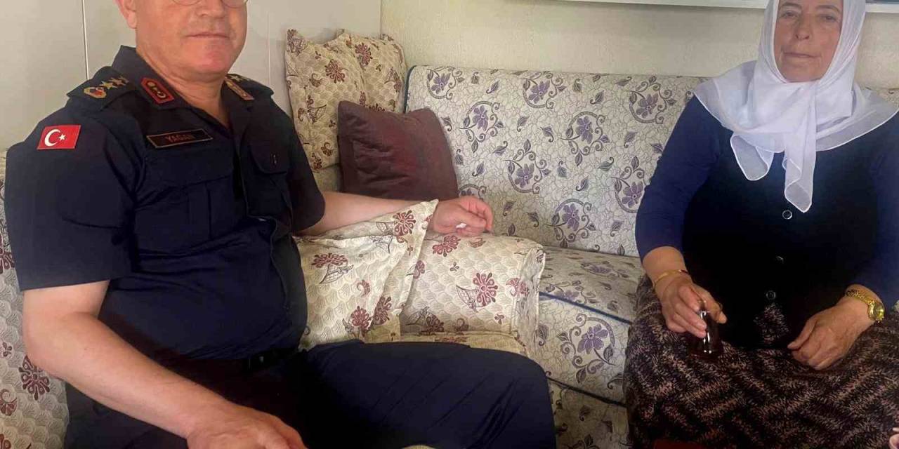 Şehit Annesi Evladının Silah Arkadaşlarını Konuk Etti