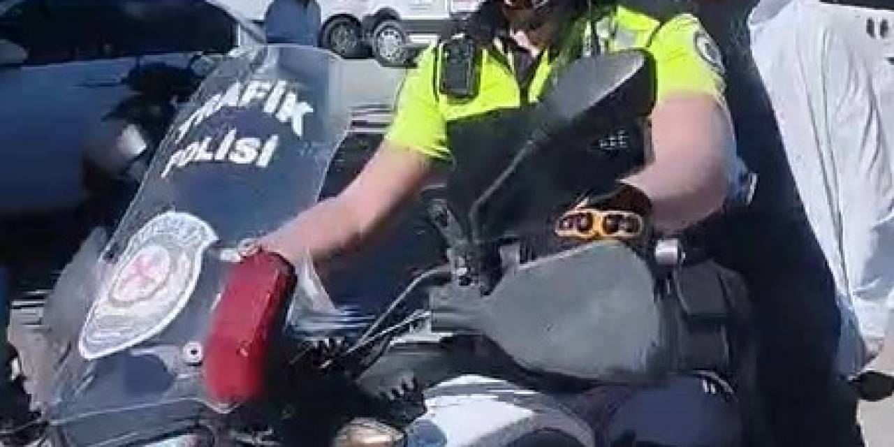 Kimliğini Unutan Öğrenciye Polis Yetişti, Sınava Dakikalar Kala Girebildi