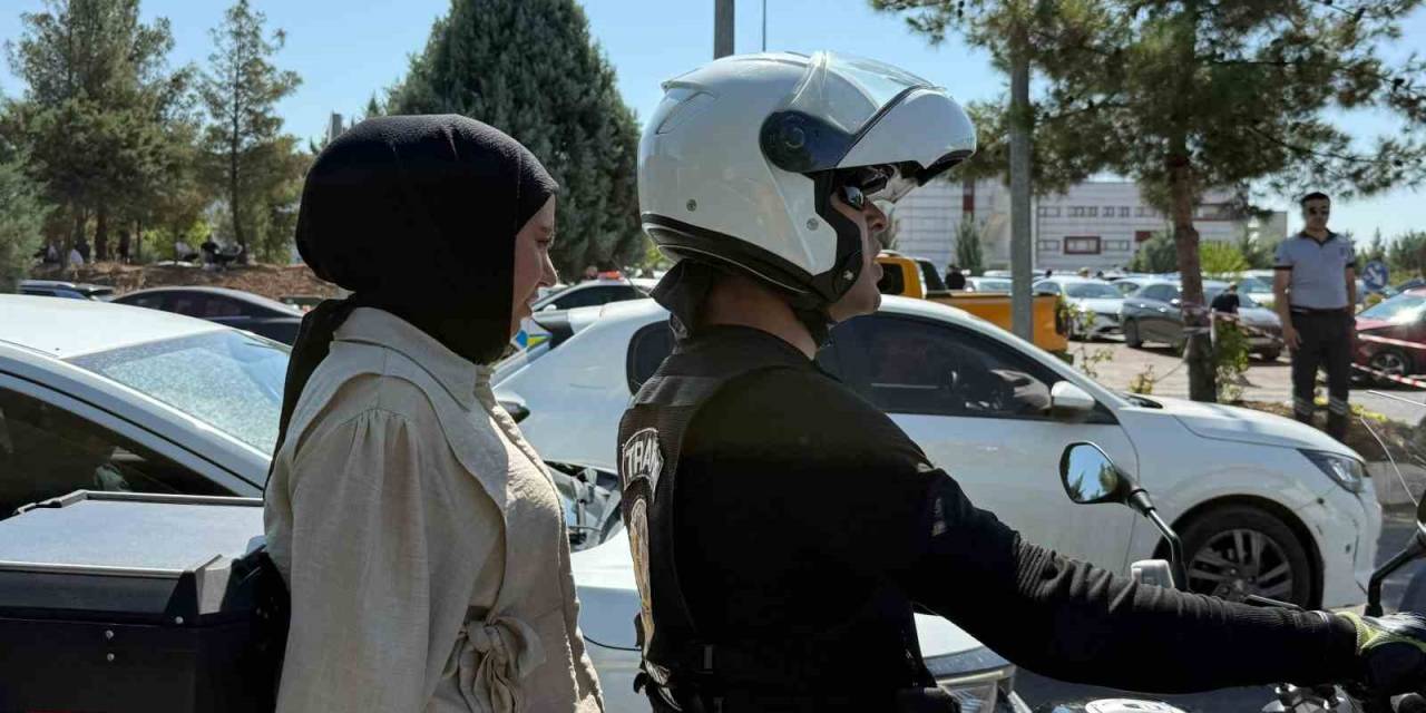 Diyarbakır’da Kimliğini Ve Giriş Belgesini Unutanların İmdadına Polis Yetişti