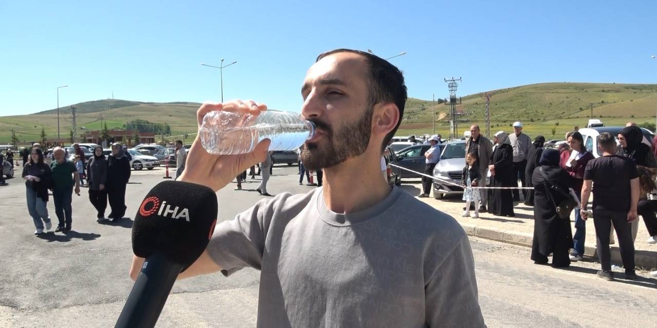 4 Kere Sınava Girdi Kazanamadı Beşinci Denemesine Okunmuş Suyla Geldi: "Bu Kez Annemin Okunmuş Suyuyla Sınavı Kazanacağım"