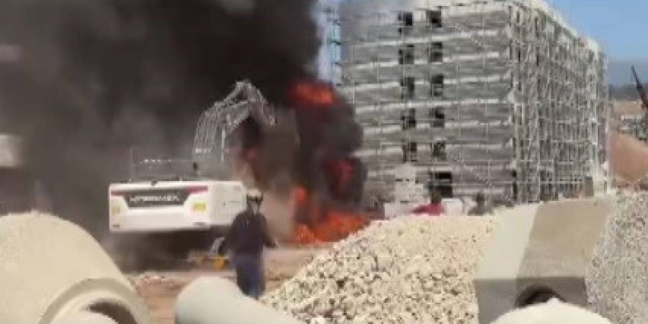 Şantiye Alanında Binaya Sıçrayan Yangın Söndürüldü