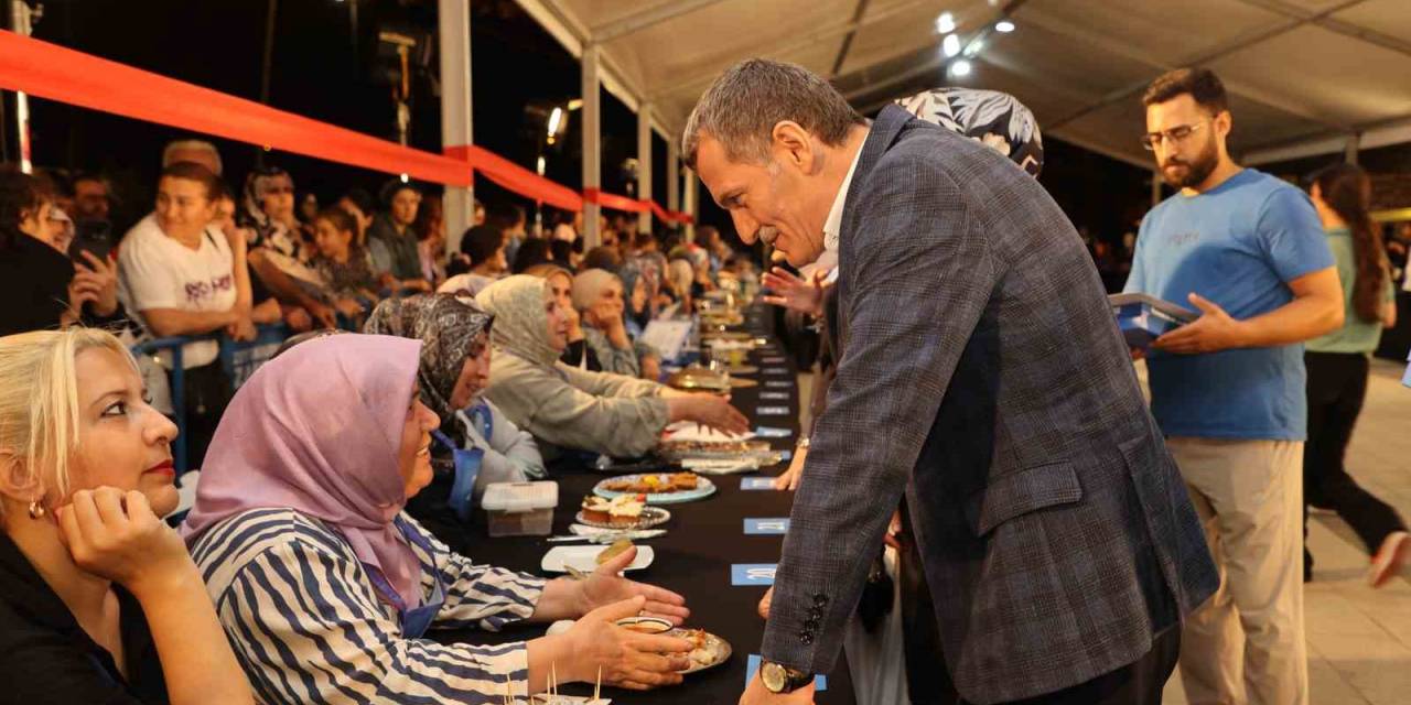 Zeytinburnu Belediyesi’nin Düzenlediği 26’ncı Merkezefendi Geleneksel Tıp Festivali Renkli Görüntülere Sahne Oldu