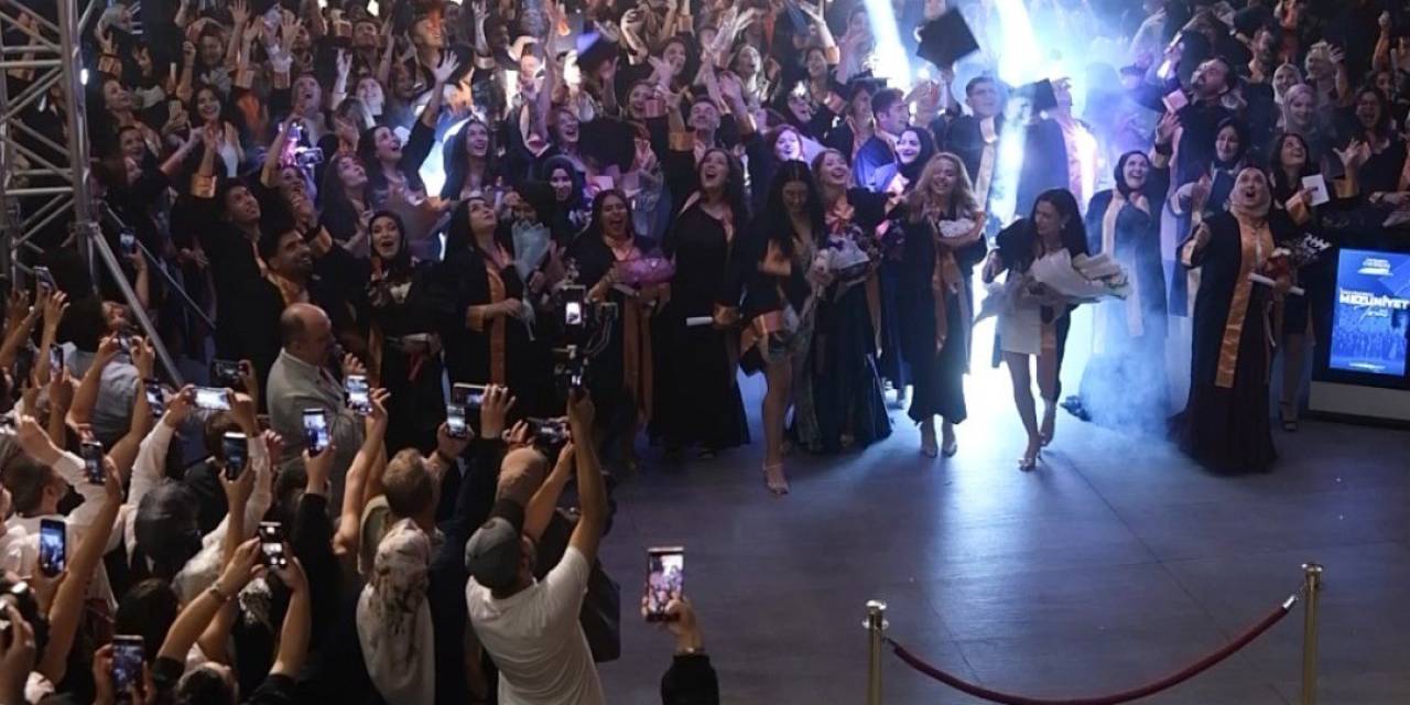 Mudanya Üniversitesi’nde Mezuniyet Heyecanı