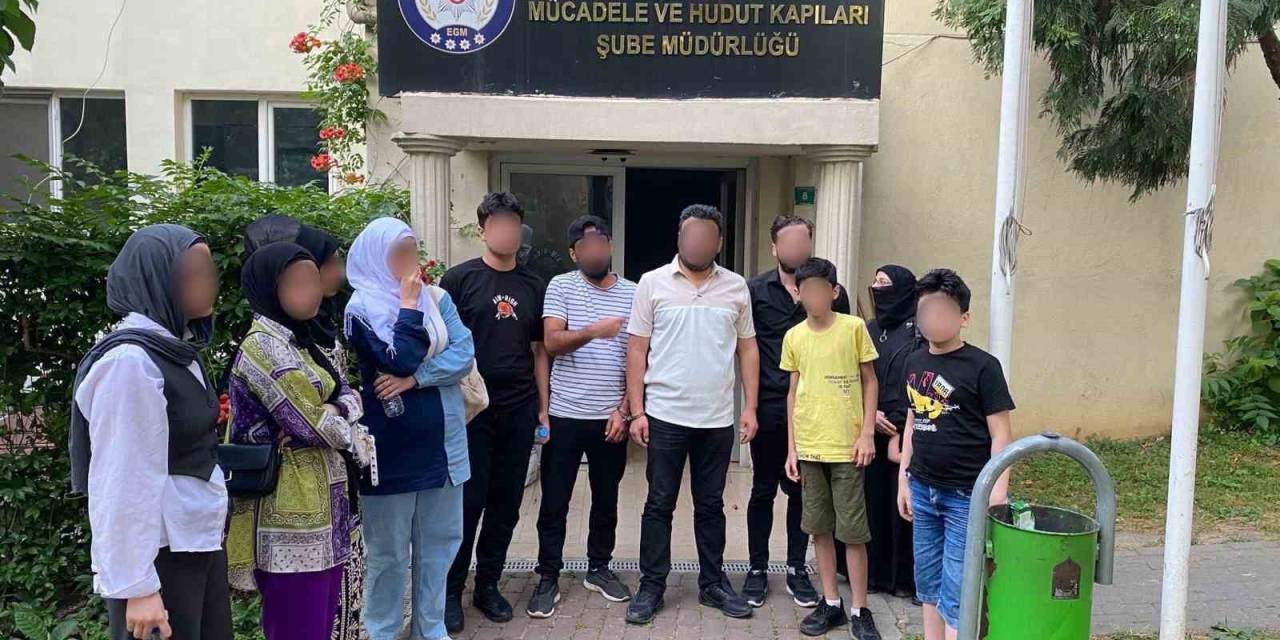 Bursa’da Göçmen Kaçakçılığı Operasyonu: 12 Yabancı Uyruklu Şahıs Yakalandı, 3 Şüpheli Gözaltında