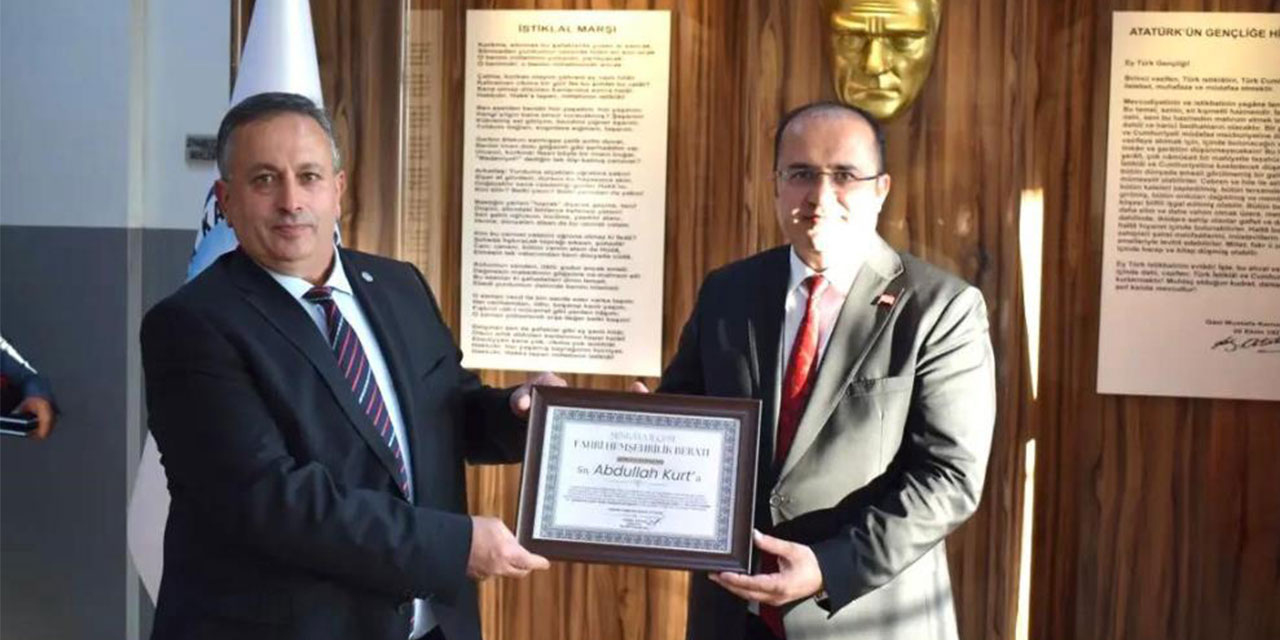 Rize Vali Yardımcılığına Atanan Kaymakam Kurt’a Kendi Memleketinde ‘Fahri Hemşehrilik Beratı’ Verildi
