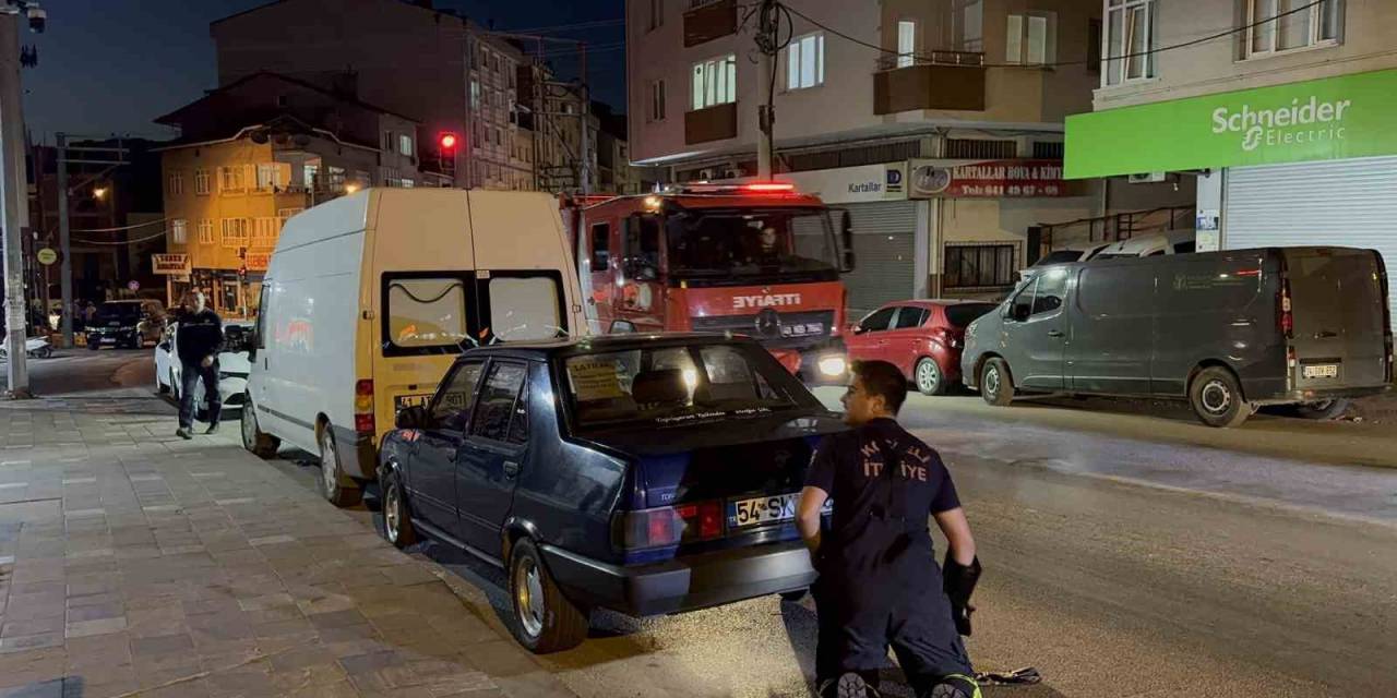 Otomobilin Motor Kısmına Giren Haylaz Kedi Uğraştırdı