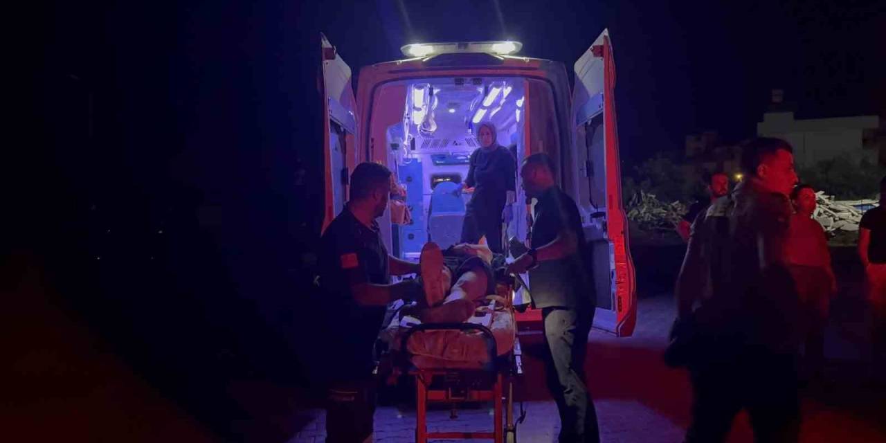 Gazipaşa’da Motosiklet Park Halindeki Otomobile Çarptı: 1 Ağır Yaralı