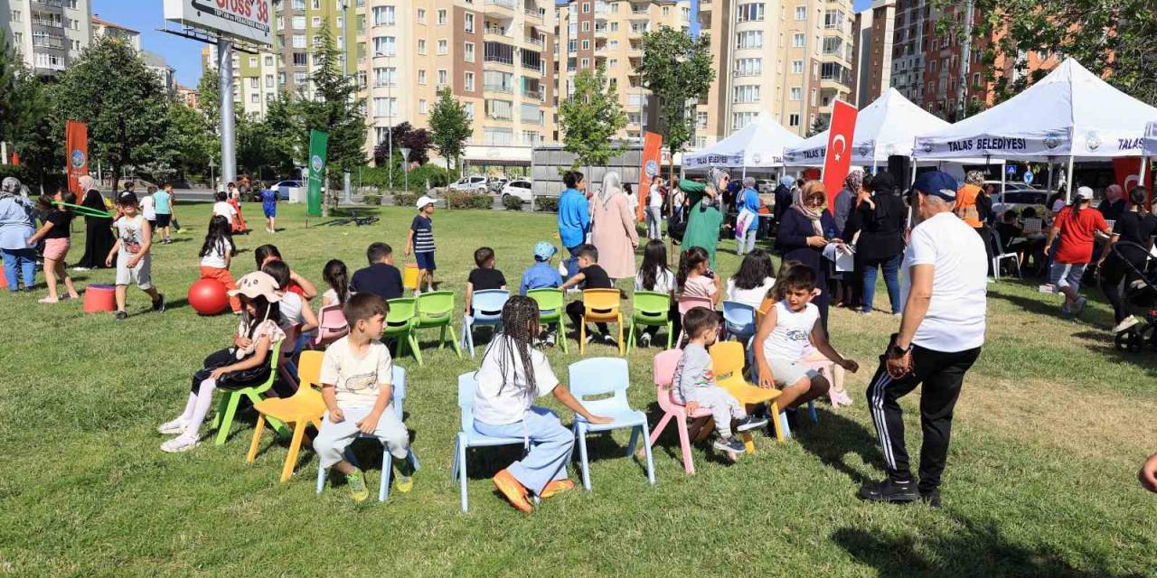 Talas Belediyesi’nden Çocuklara Karne Hediyesi