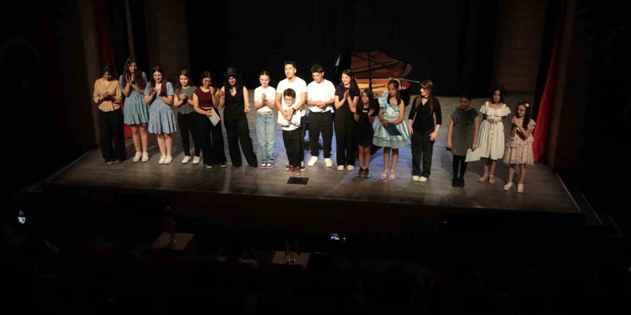 Odunpazarı Belediyesi Piyano Atölyesi’nden Unutulmaz Yıl Sonu Konseri