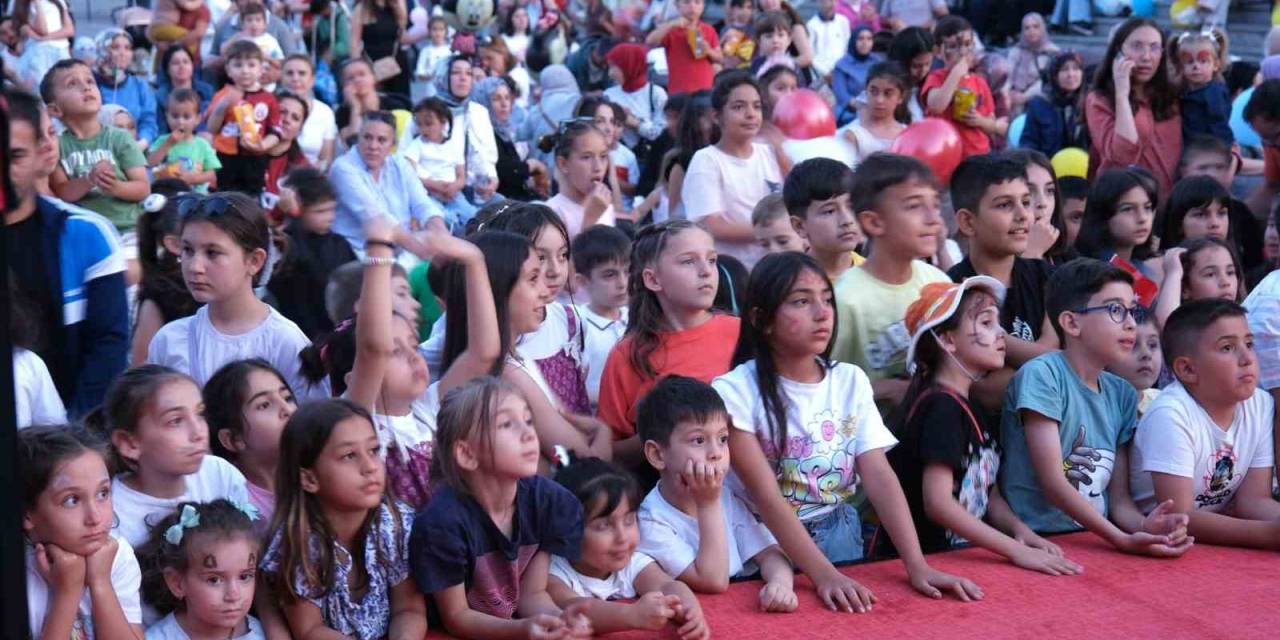 Miniklere Festival Tadında Karne Şenliği