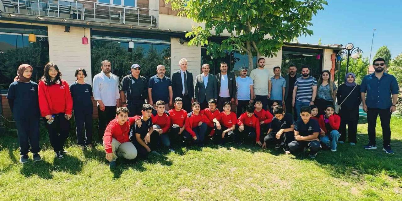 "Biz Bir Takımız" Projesiyle Adıyamanlı Öğrenciler Yüksekova’da Buluştu