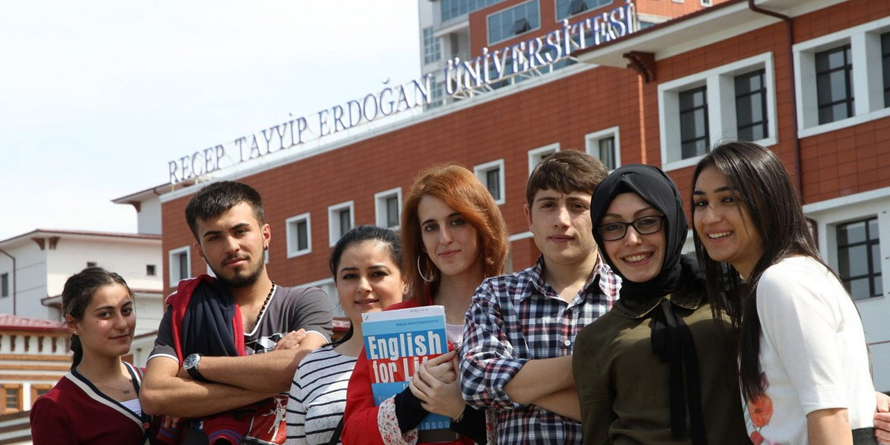 Rize; "Öğrenci Dostu Üniversite Şehirleri" Sıralamasında Kan Kaybediyor: Son İki Yılda 8 Sıra Geriledi!