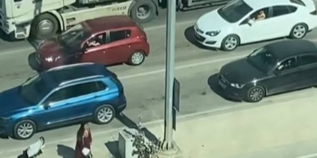 Dilencilerin Kavşakta Mıntıka Kavgası...cezaları Kesildi