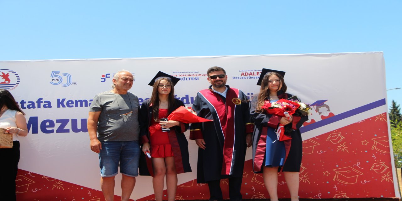 Kızının mezuniyetinde babasına da sürpriz yaptılar