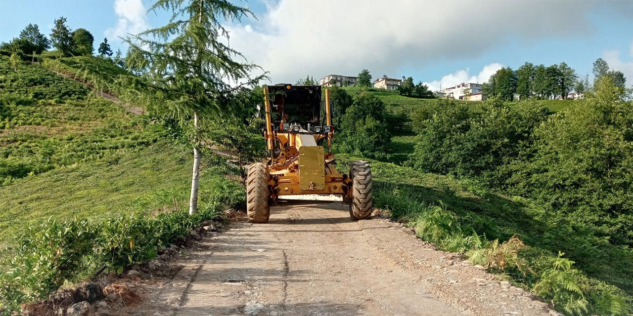 İyidere'de Köy Yollarına Bakım Çalışmaları Devam Ediyor