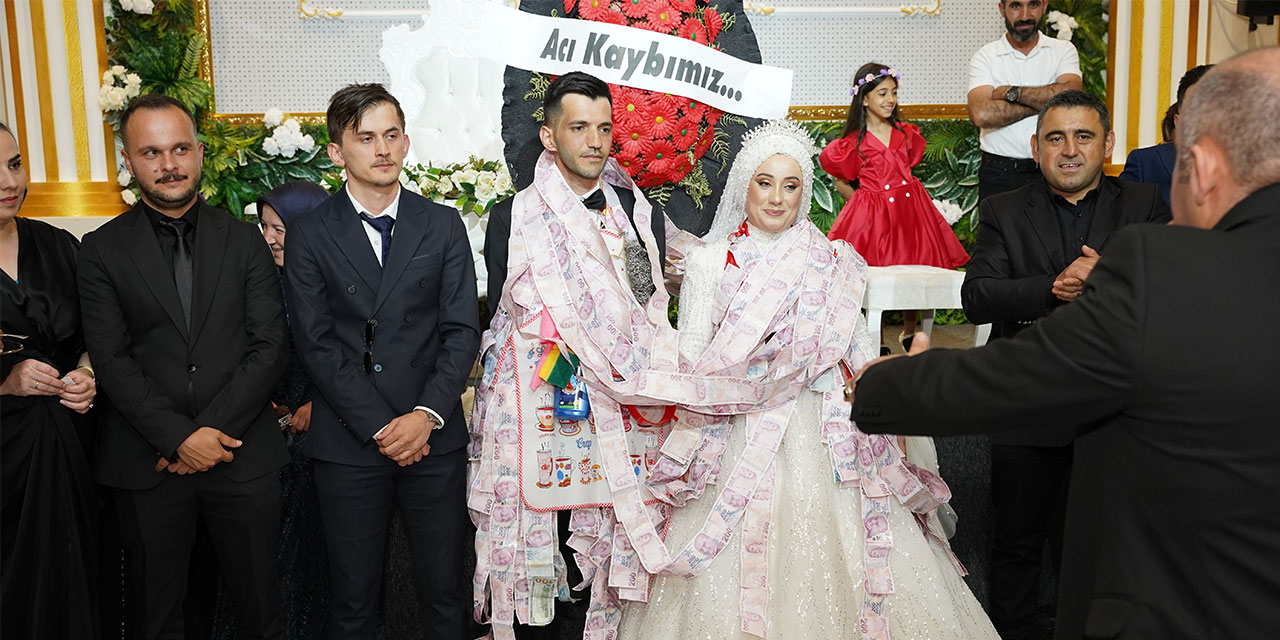 Rize'de gelin ve damada "Acı kaybımız" çelengi ile sürpriz