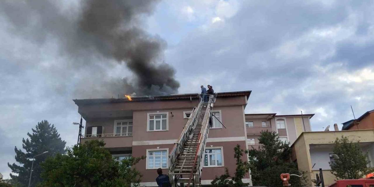 Sivas’ta Korkutan Çatı Yangını