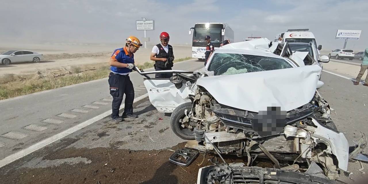 Aksaray’da Kum Fırtınasında 5 Araç Çarpıştı: 8 Yaralı