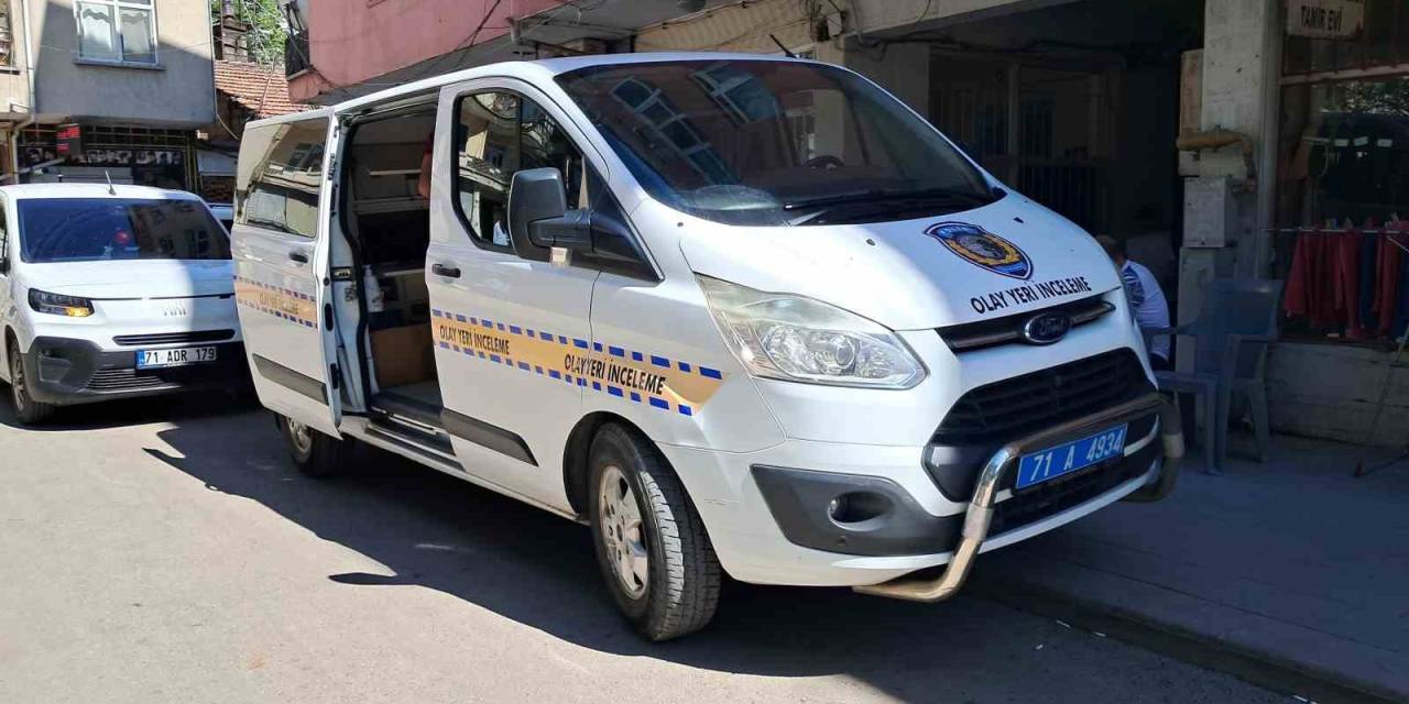 "Kanepeden Düştü" İhbarıyla Cinayeti Gizlemek İsteyen 3 Şüpheli Tutuklandı