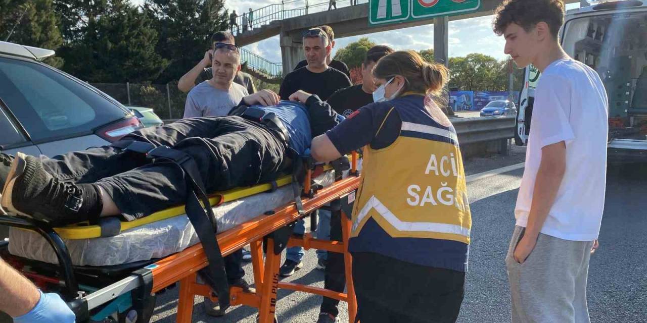 D-100’de Otomobil Bariyerlere Çarptı