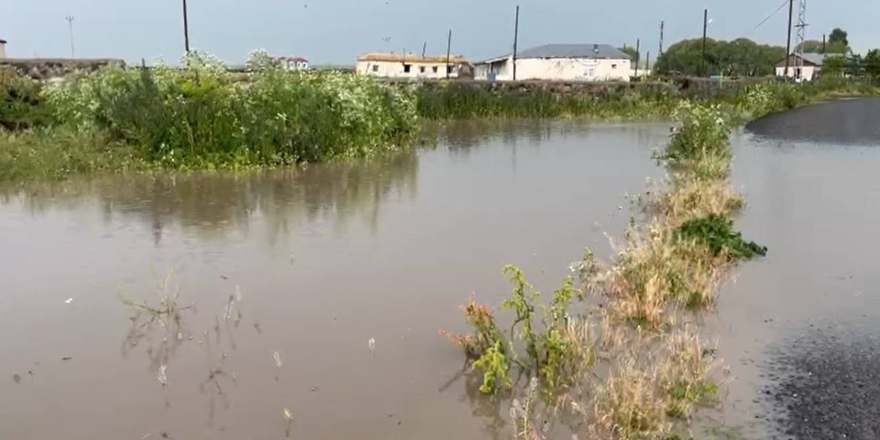 Kars’ta Ahırlar Ve Ekili Alanlar Sular Altında Kaldı