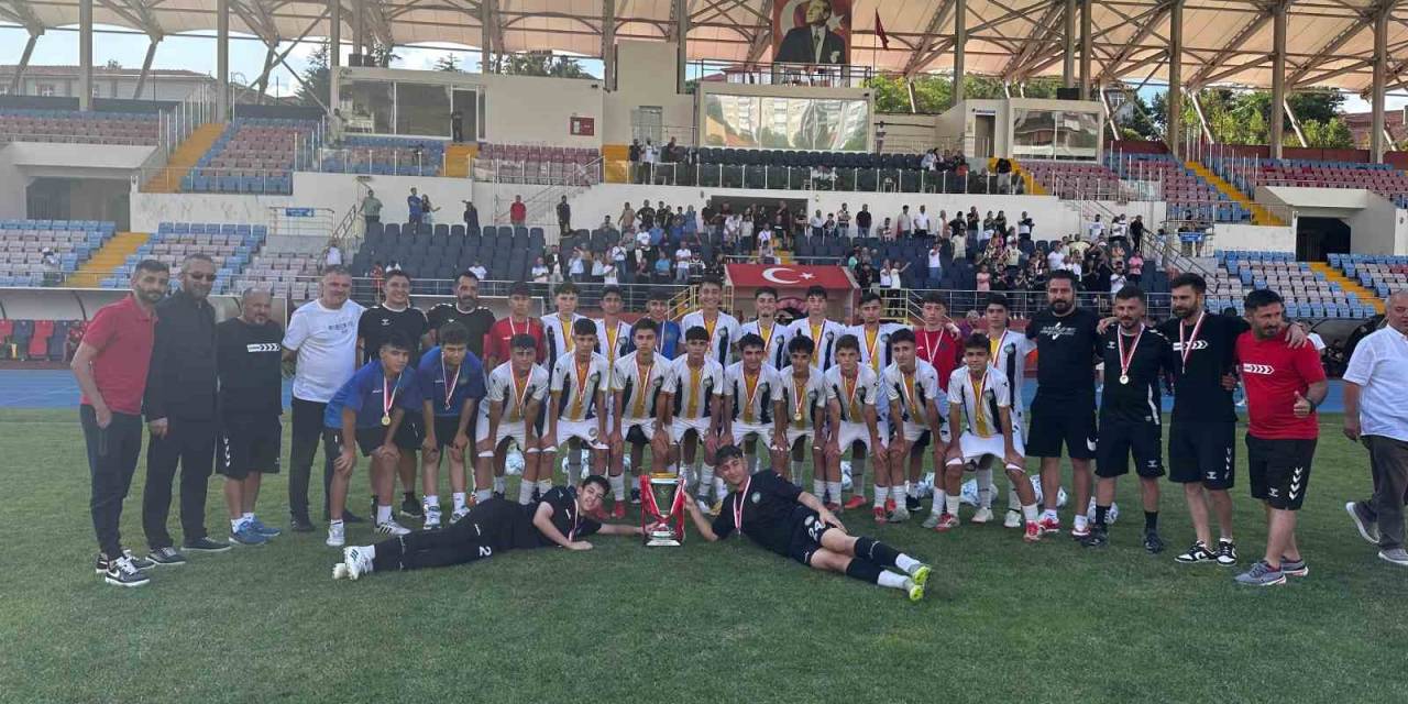 Başkan Yalçın: "Şampiyonu Olan U15 Takımımızı Yürekten Kutluyorum"