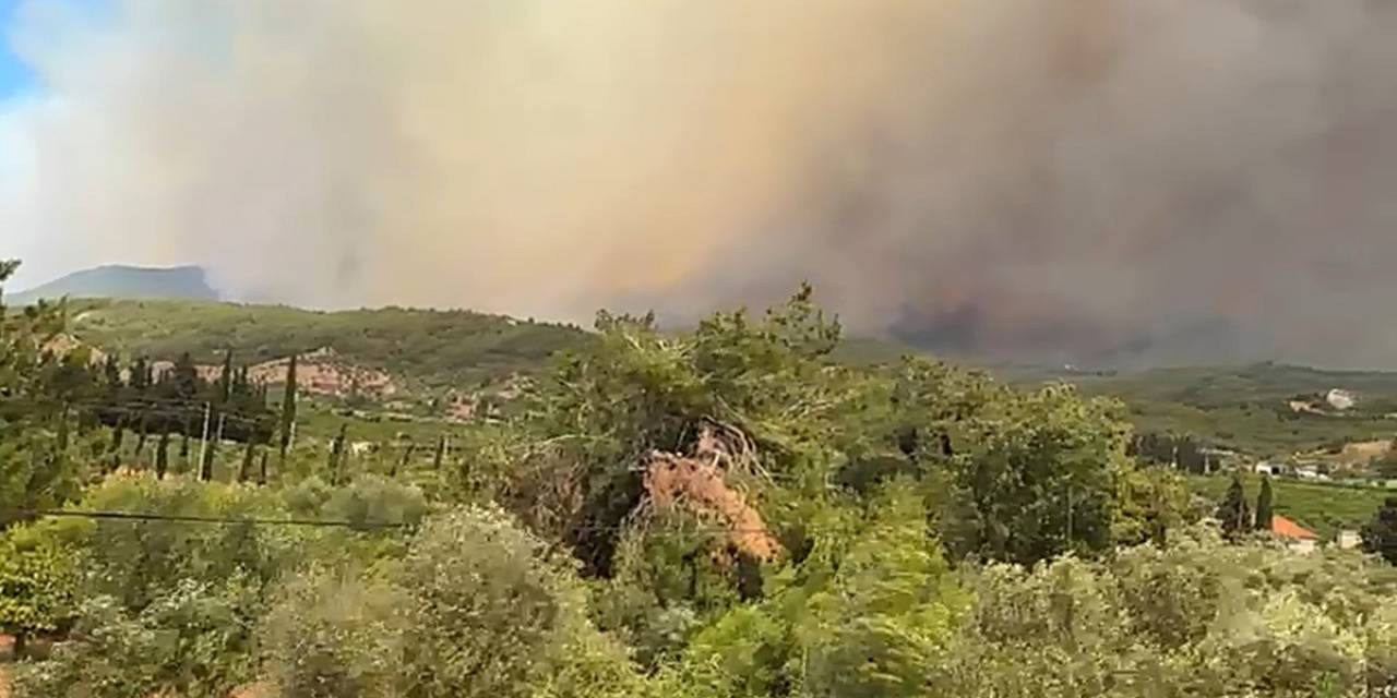 İzmir’deki Orman Yangında Kullanılan Uçak Sayısı 18’e Çıktı