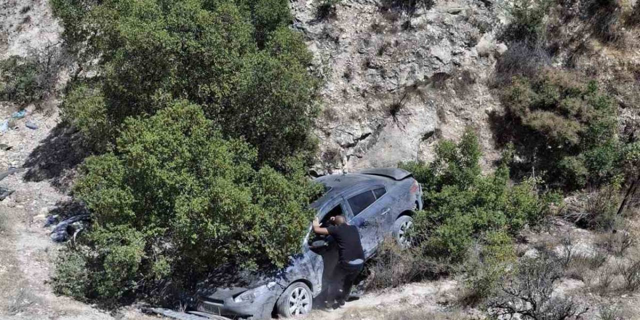 Gaziantep’te Virajı Alamayan Otomobil Dere Yatağına Uçtu, Yaralanan Olmadı