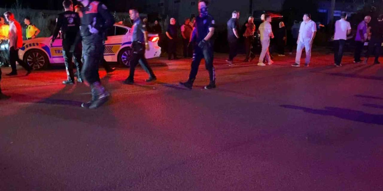 Bursa’da Park Halindeki Araçlara Çarpıp Kaçtı, Geri Döndüğünde Araç Sahiplerinin Saldırısına Uğradı