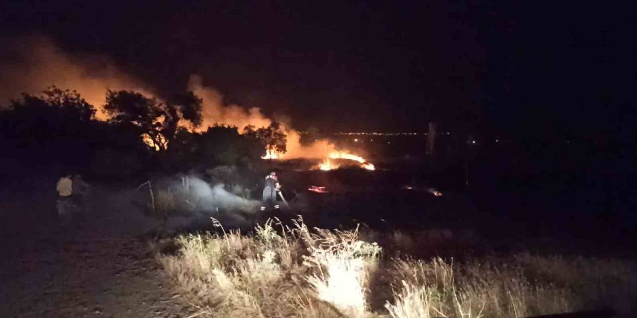 Burdur’da Gece Çıkan Yangında 30 Dönüm Alan Yandı