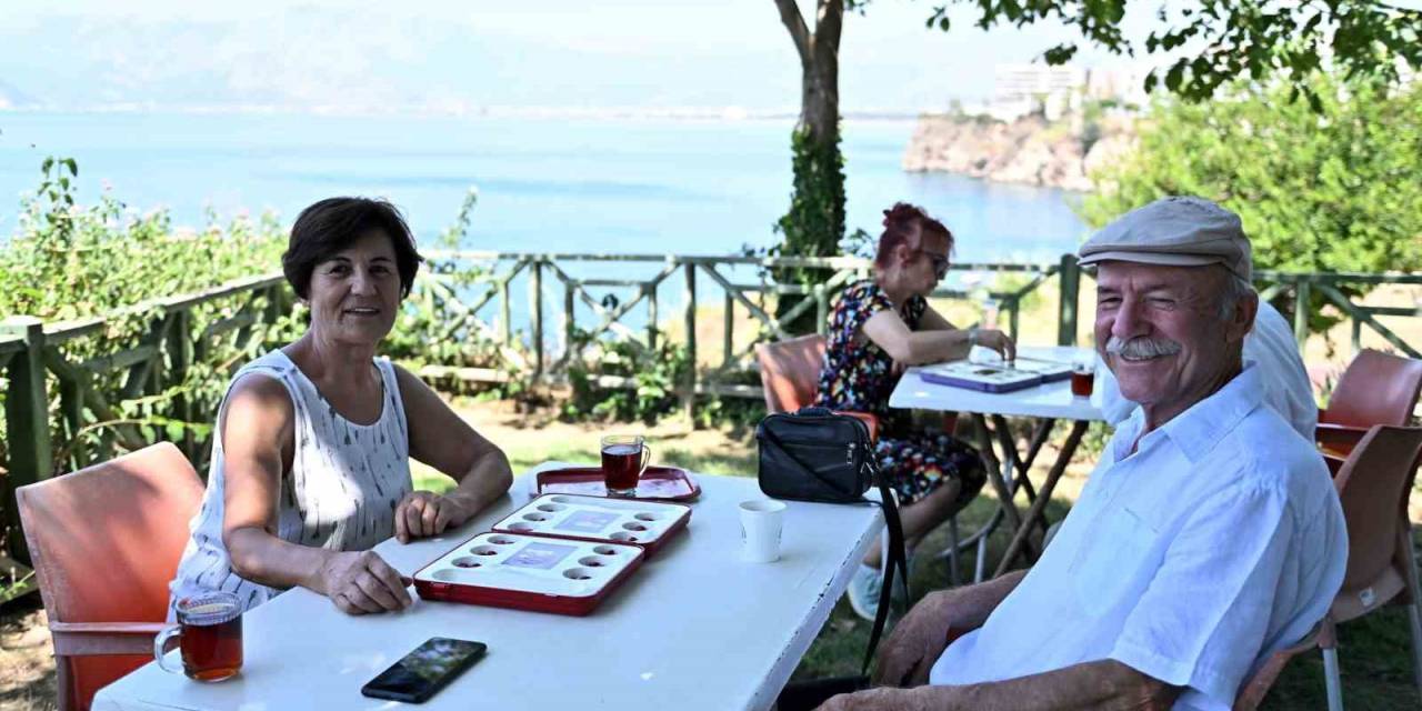 Kıdemli Kent Sakinleri Mangalada Kapıştı