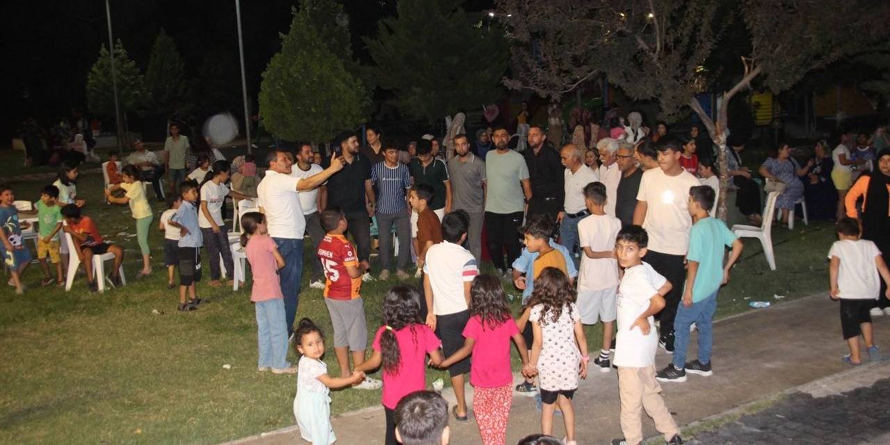 Mahalleliyi Parka Toplayan Muhtar Sürpriz Yaptı