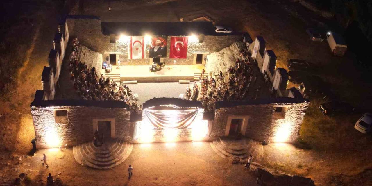 Antik Kentteki 2 Bin Yıllık Odeon’dan Piyano Sesleri Yükseldi