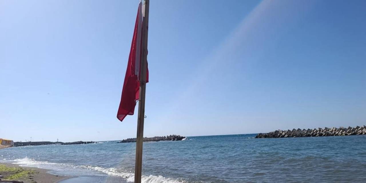 Akçakoca’da Deniz Girmek Yasaklandı