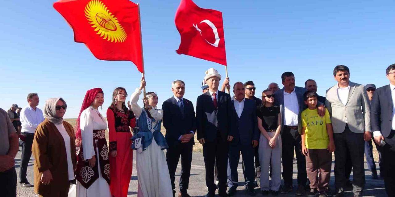 Kırgız Şenliğinde Kırgız Gelenekleri Sergilendi