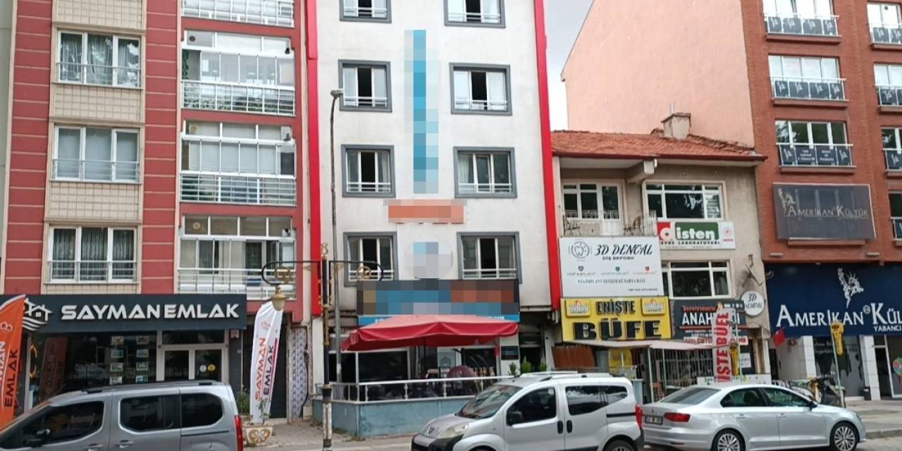 Kütahya’da Otelde Yangın: 2 Kişi Dumandan Etkilendi