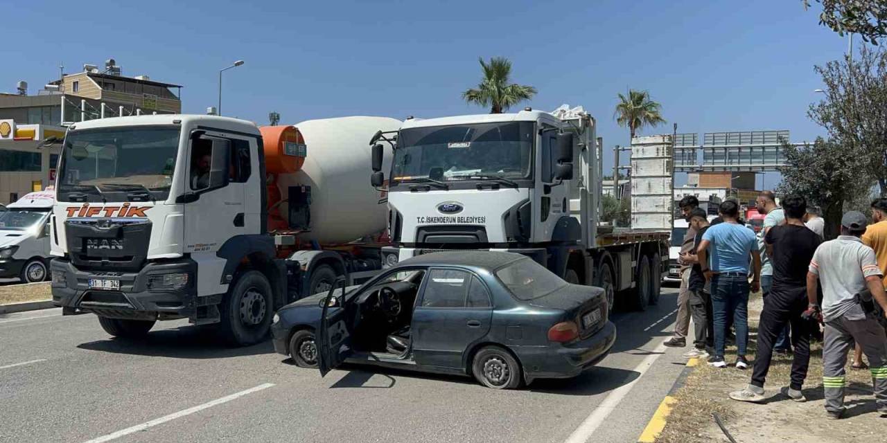 Kamyonun Otomobili Metrelerce Sürüklediği Anlar Kamerada