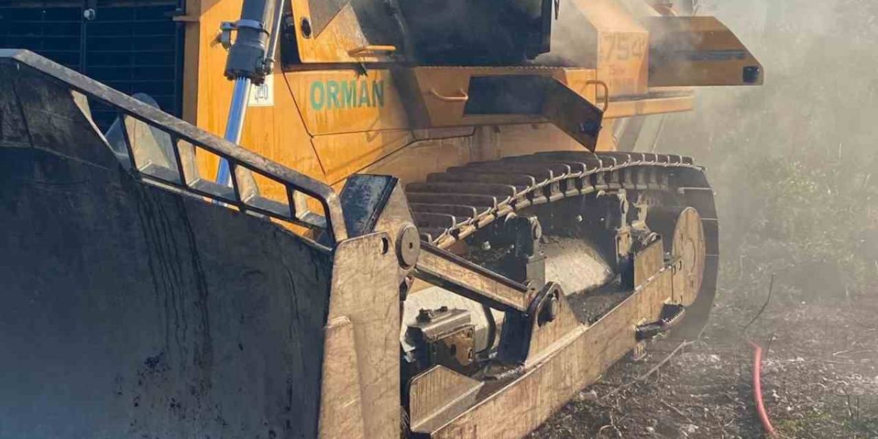 İzmir’de Yangına Müdahale Eden Dozer Yandı