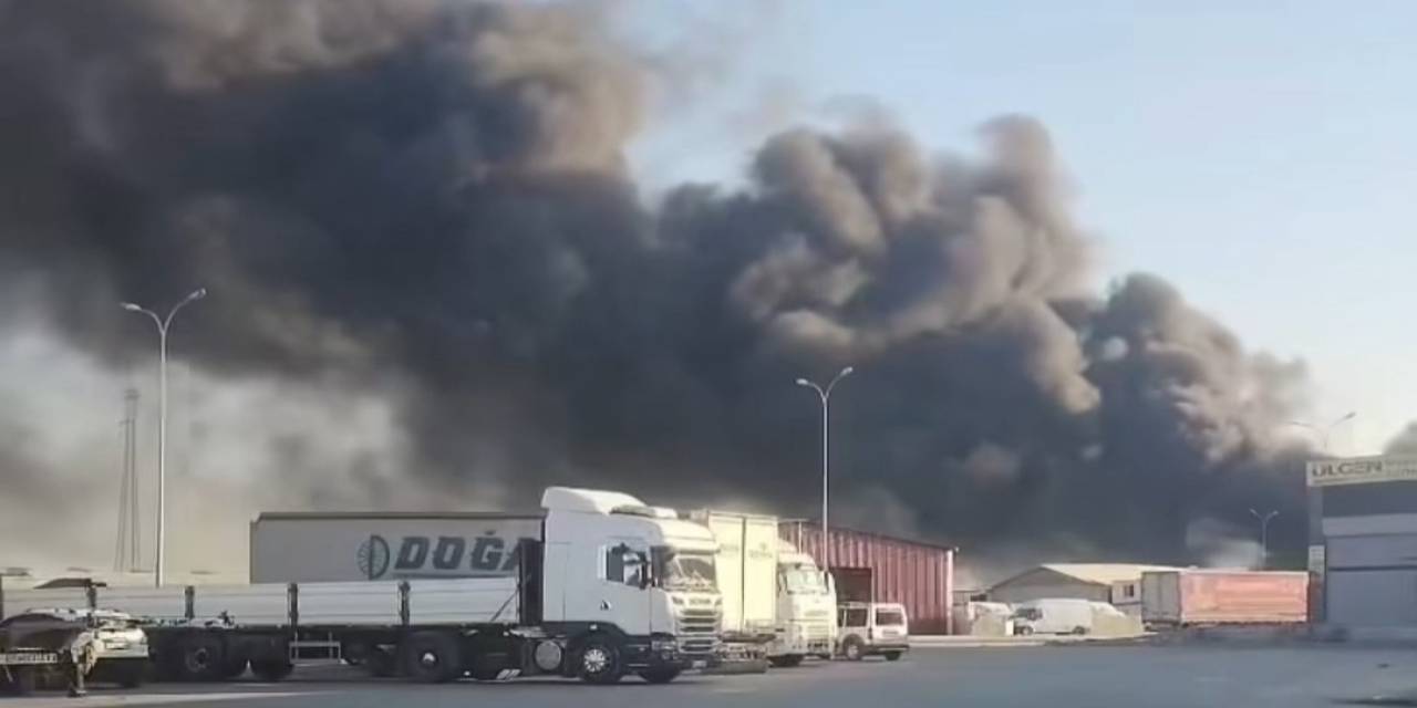 Gaziantep’te Yoğun Dumana Neden Olan Lastik Yangını Korkuttu