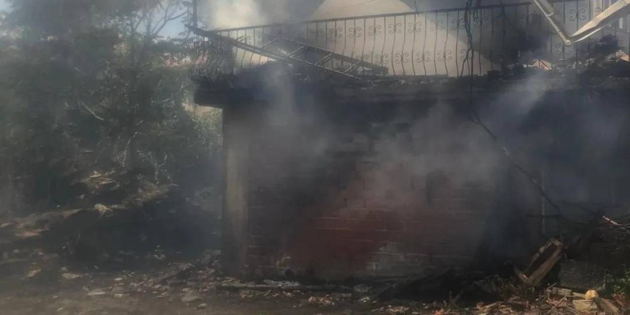 Uşak’ta Yangında 3 Ev Zarar Gördü