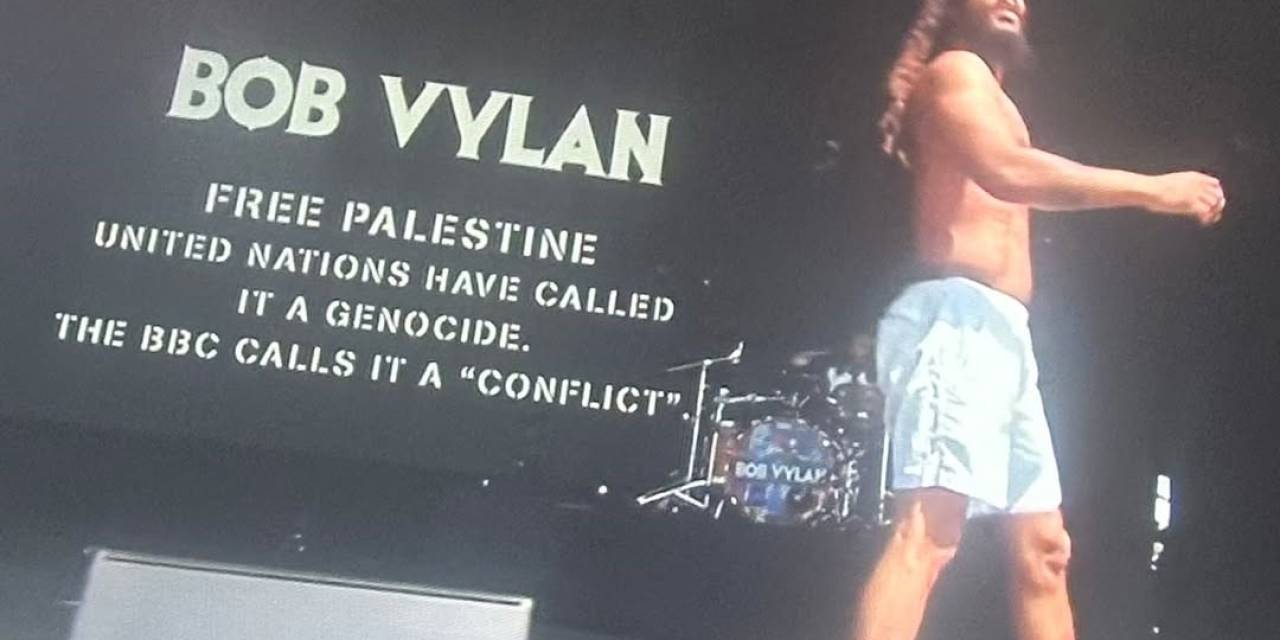 İngiltere’de Müzik Festivalinde İsrail Karşıtı Sloganlara Polis İncelemesi